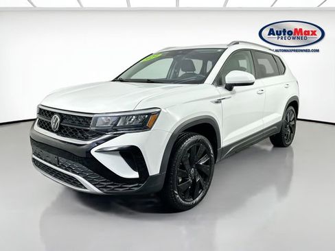 Used 2024 Volkswagen Taos SE image 4