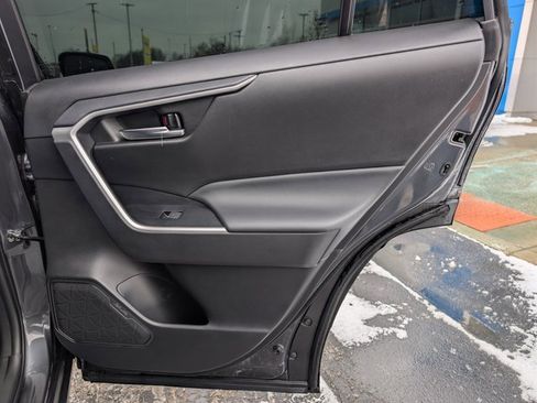 Used 2022 Toyota RAV4 XLE image 18