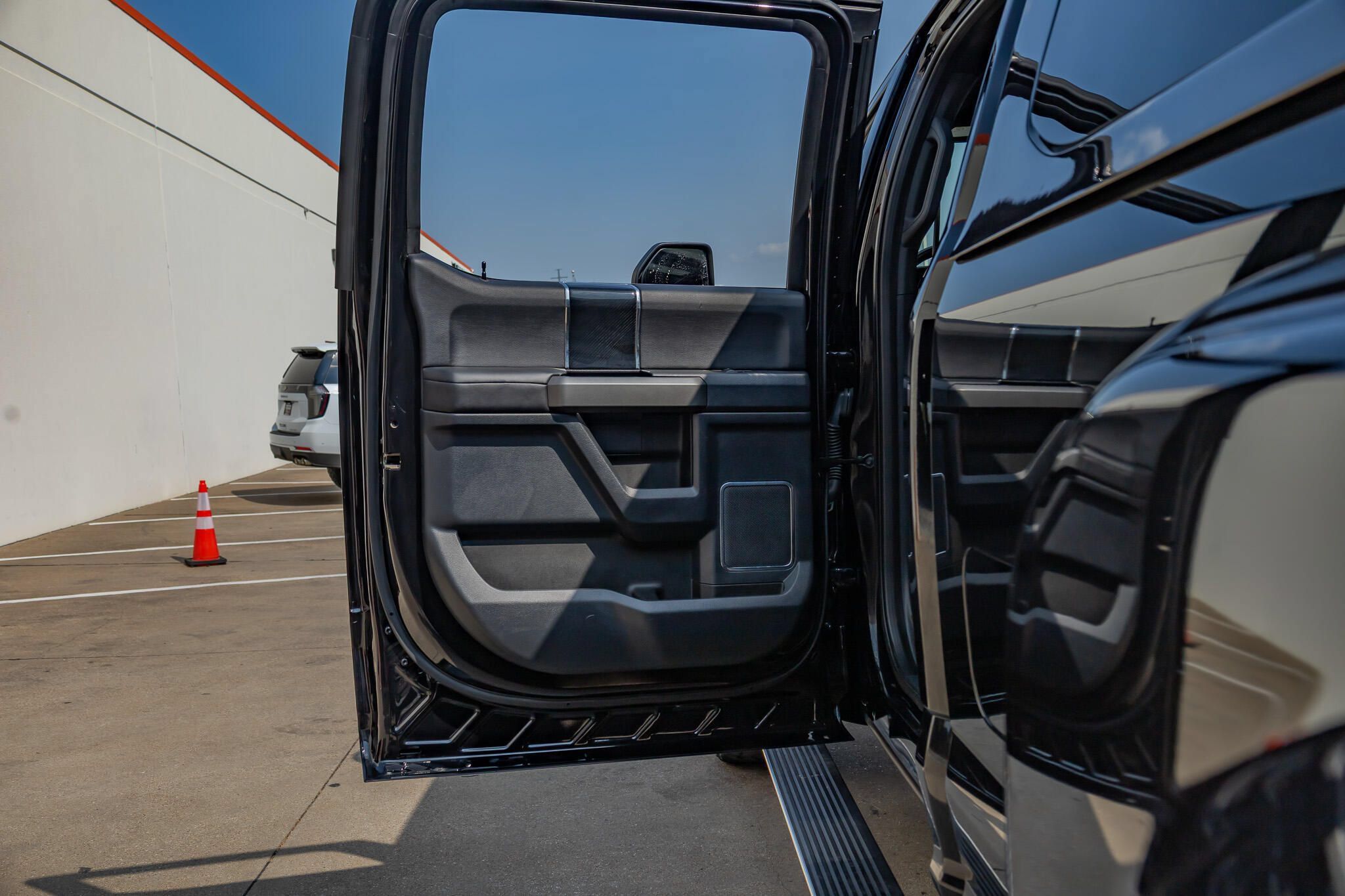 Used 2022 Ford F450 Platinum w/ FX4 Off-Road Package AWD/4WD image 38