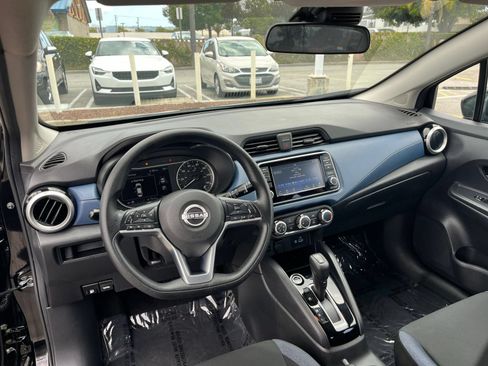 Used 2025 Nissan Versa SV FWD image 33