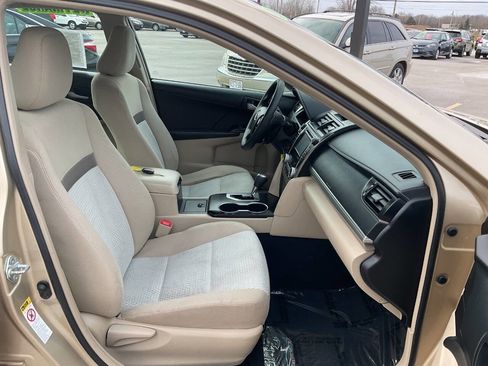 Used 2012 Toyota Camry LE image 33