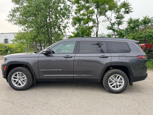 New 2026 Jeep Grand Cherokee L Laredo w/ MOPAR Finishing Package AWD/4WD image 2