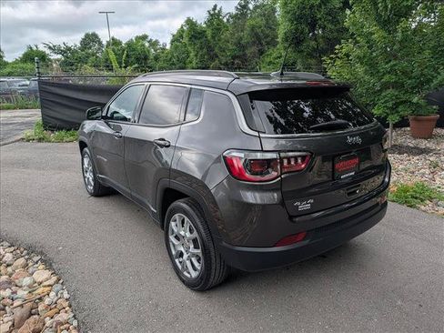 Used 2022 Jeep Compass Latitude AWD/4WD image 3