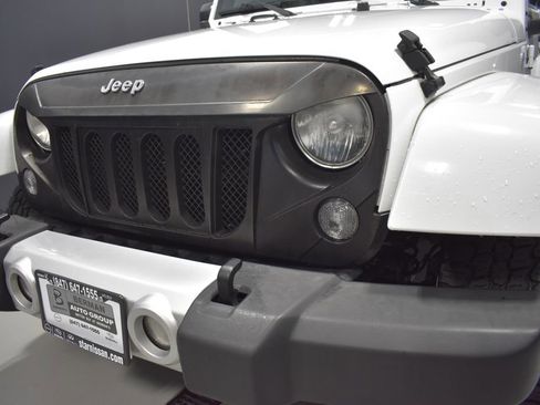 Used 2015 Jeep Wrangler Sahara w/ Connectivity Group image 11