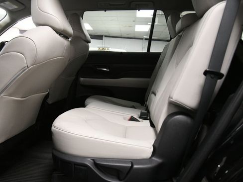 Used 2024 Toyota Grand Highlander Limited image 19