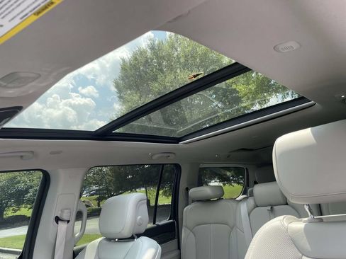 Used 2022 Jeep Wagoneer Series II w/ Premium Group I AWD/4WD image 13