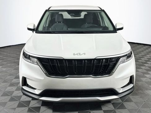 Used 2023 Kia Carnival LX FWD image 3