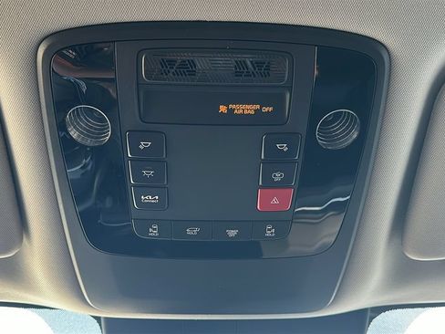 Used 2026 Kia Carnival EX FWD image 29