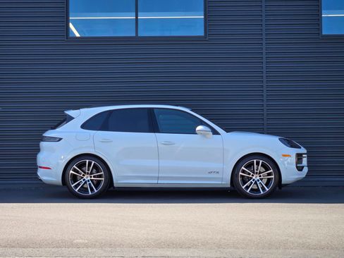 Used 2026 Porsche Cayenne GTS AWD/4WD image 8