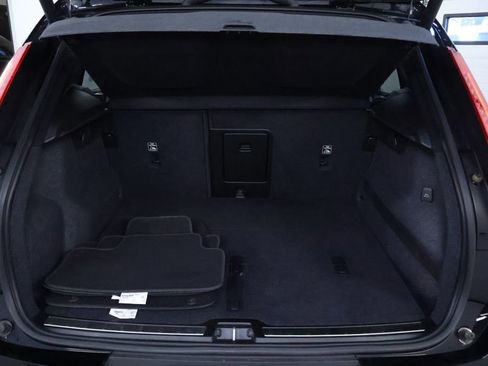 Used 2019 Volvo XC40 T5 R-Design image 16