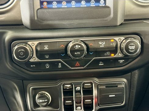Used 2021 Jeep Wrangler Unlimited Sahara AWD/4WD image 15