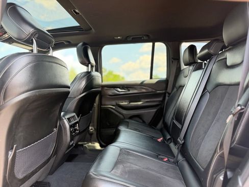 Used 2023 Jeep Grand Cherokee Altitude AWD/4WD image 21