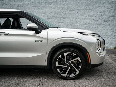 Used 2023 Mitsubishi Outlander LE image 16