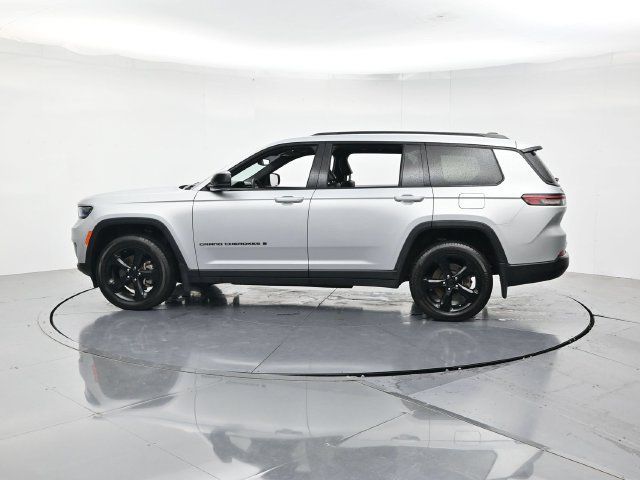 Used 2023 Jeep Grand Cherokee L Altitude AWD/4WD image 9