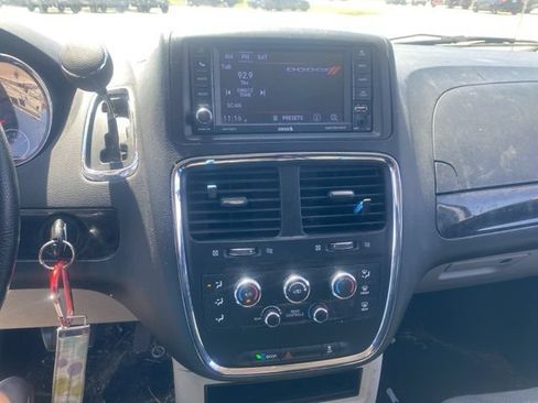 Used 2018 Dodge Grand Caravan SE w/ UConnect Hands-Free Group FWD image 16