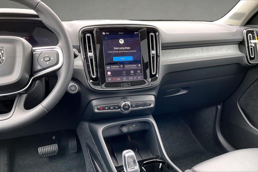 New 2026 Volvo XC40 B5 Ultra w/ Protection Package Premier AWD/4WD image 7