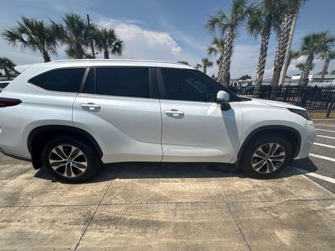 Used 2023 Toyota Highlander XLE AWD/4WD image 16