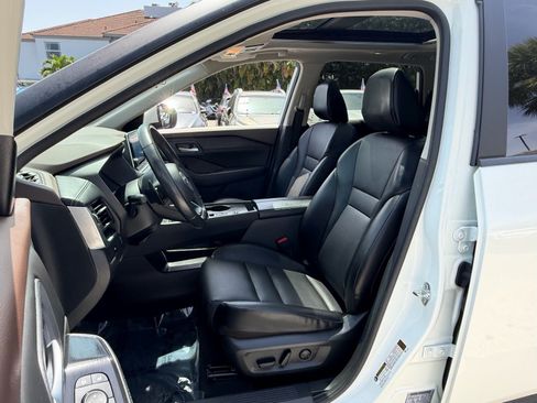 Certified 2023 Nissan Rogue SV w/ SV Premium B Package FWD image 9