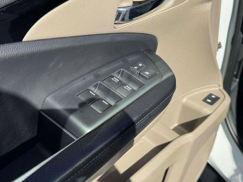 Used 2021 Honda Pilot Touring image 16