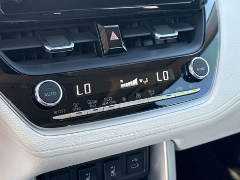 Used 2023 Toyota Corolla Cross XLE image 22