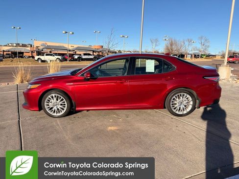 Used 2020 Toyota Camry XLE image 4