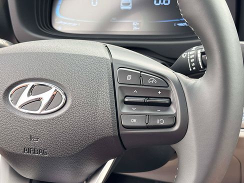 Used 2026 Hyundai Venue SEL FWD image 17