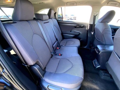 Certified 2024 Toyota Highlander LE image 19