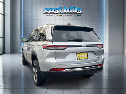 Certified 2023 Jeep Grand Cherokee Limited image 4