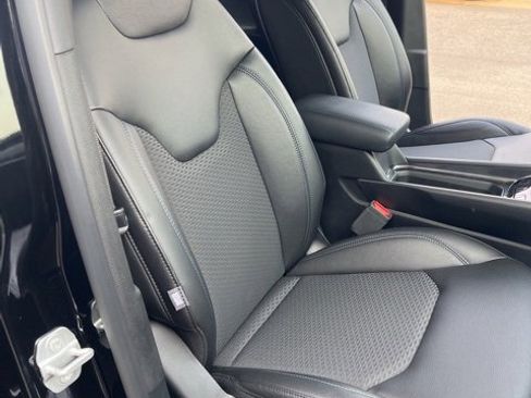 Used 2025 Jeep Compass Latitude w/ Convenience Group image 17