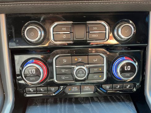 Used 2021 GMC Yukon Denali w/ LPO, Illumination Package image 16