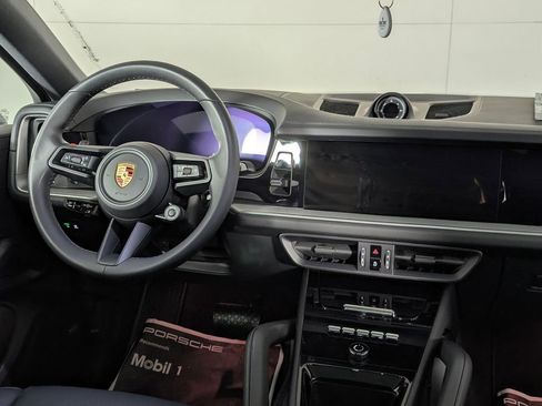 Certified 2025 Porsche Cayenne Coupe image 22