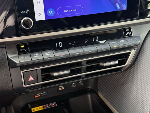 Used 2025 Toyota Camry SE image 15