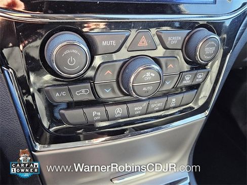 Used 2020 Jeep Grand Cherokee Laredo w/ 18" Wheel & 8.4" Radio Group image 23