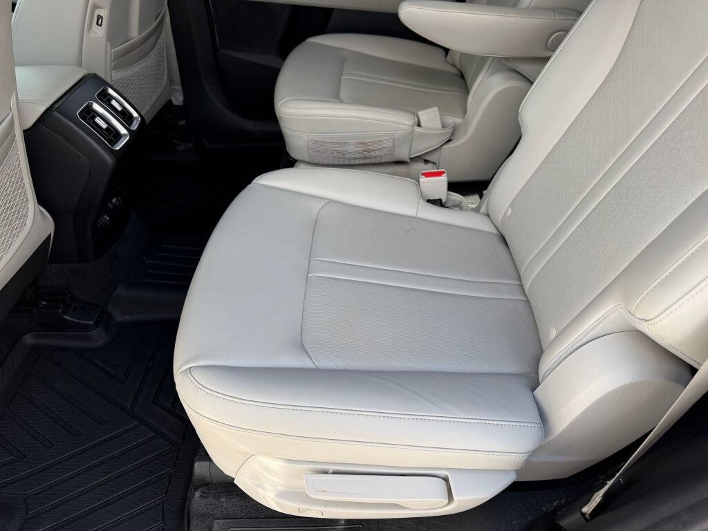 Used 2023 Kia Sorento EX w/ Panoramic Sunroof Package FWD image 10