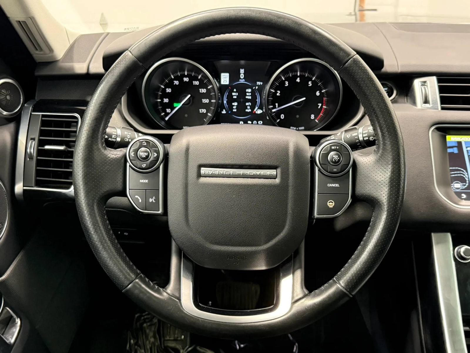 Used 2017 Land Rover Range Rover Sport HSE AWD/4WD image 28