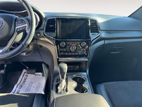 Used 2022 Jeep Grand Cherokee Laredo X image 11