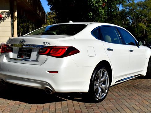 Used 2017 INFINITI Q70 L 3.7 w/ Deluxe Touring Package image 11