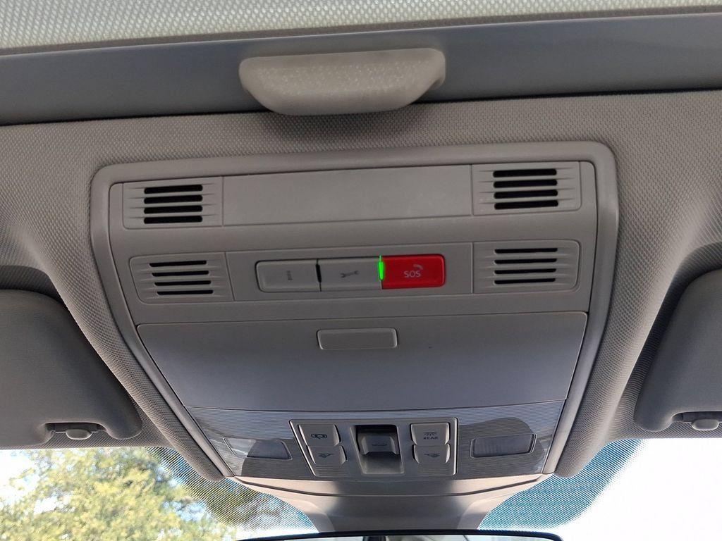 Used 2025 Volkswagen Jetta SE FWD image 7