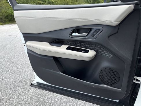 Certified 2023 Nissan Ariya FWD image 17