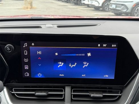 New 2026 Chevrolet Trax LT w/ Sunroof Package image 16