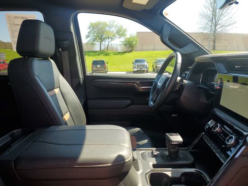 Used 2024 GMC Sierra 1500 AT4 w/ Technology Package AWD/4WD image 35