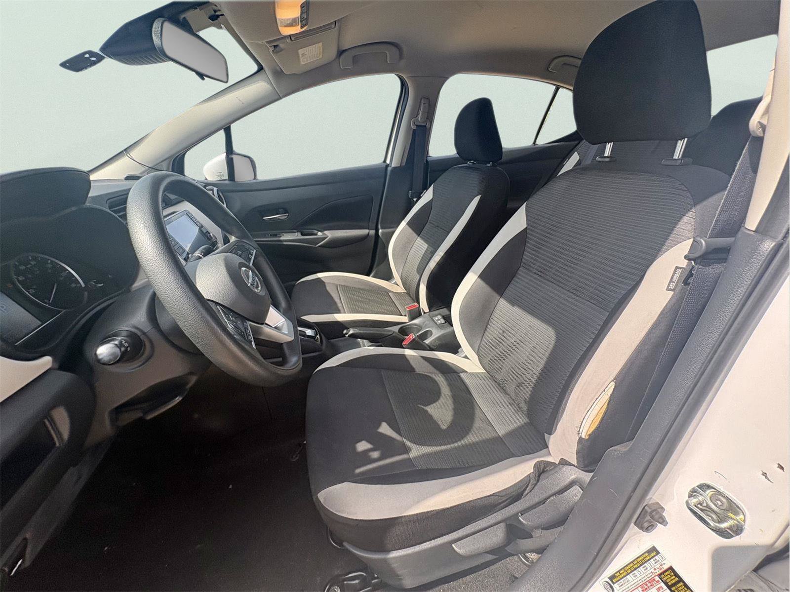 Used 2022 Nissan Versa SV FWD image 13