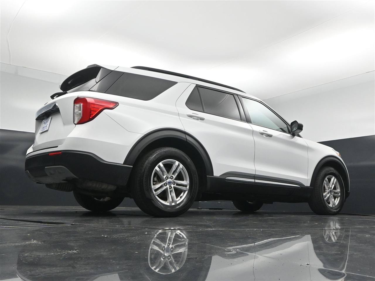 Used 2021 Ford Explorer XLT w/ Equipment Group 202A RWD image 31