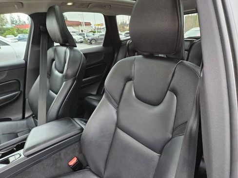 Used 2023 Volvo XC60 B5 Plus w/ Climate Package image 13