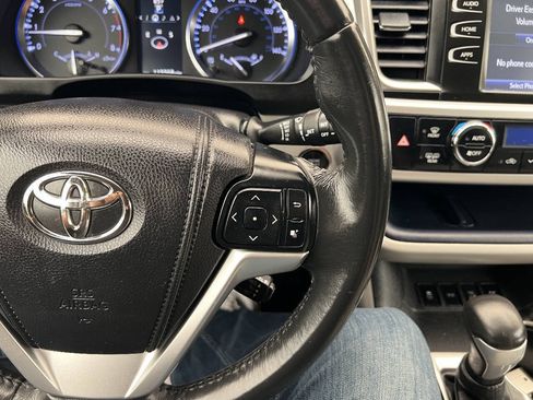Used 2014 Toyota Highlander XLE AWD/4WD image 32
