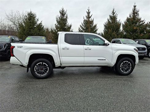 Used 2024 Toyota Tacoma TRD Sport image 7