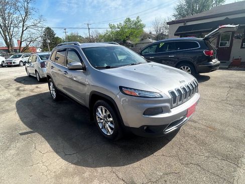 Used 2016 Jeep Cherokee Limited w/ Luxury Group AWD/4WD image 14