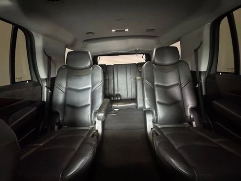 Used 2015 Cadillac Escalade Luxury RWD image 7