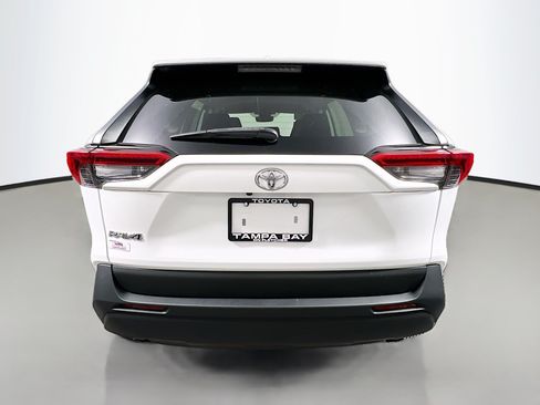 Used 2022 Toyota RAV4 XLE FWD image 6