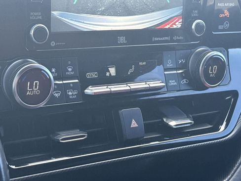 Used 2022 Toyota Highlander XSE image 23